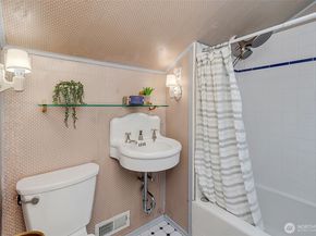 9733 Arrowsmith Avenue S, Seattle WA 98118