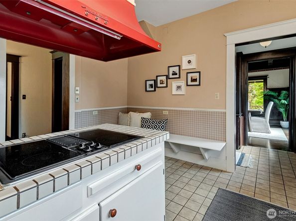 9733 Arrowsmith Avenue S, Seattle WA 98118