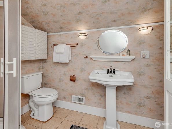 9733 Arrowsmith Avenue S, Seattle WA 98118