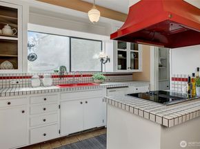 9733 Arrowsmith Avenue S, Seattle WA 98118