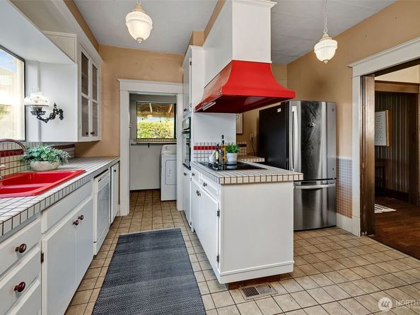 9733 Arrowsmith Avenue S, Seattle WA 98118