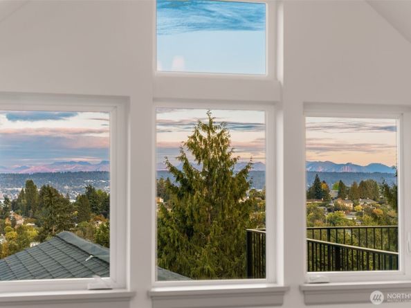 6032 50th Avenue NE, Seattle WA 98115