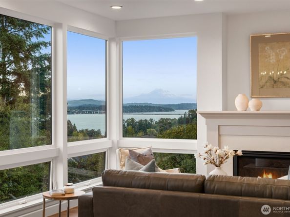 6032 50th Avenue NE, Seattle WA 98115