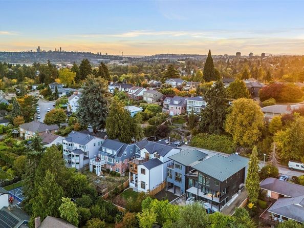 6032 50th Avenue NE, Seattle WA 98115