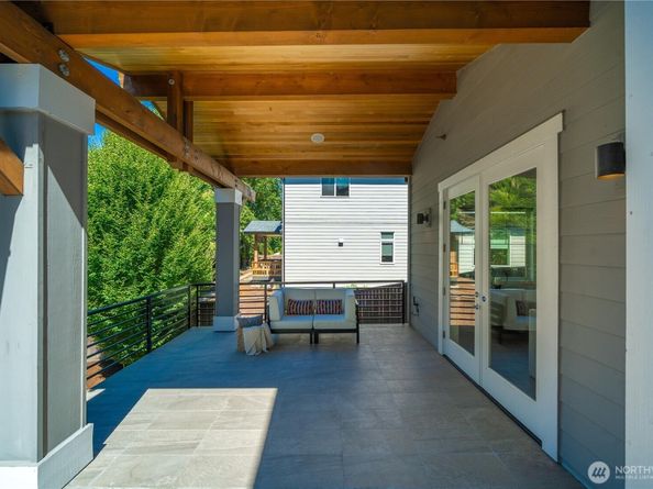 2005 105th Avenue NE, Bellevue WA 98004