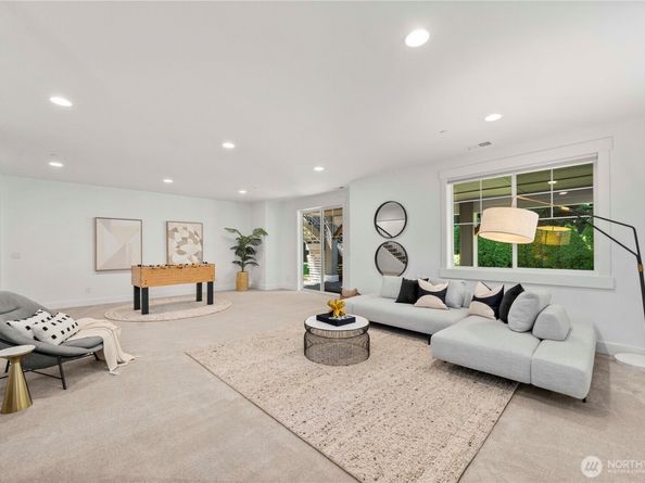 2005 105th Avenue NE, Bellevue WA 98004
