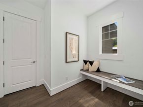 2005 105th Avenue NE, Bellevue WA 98004