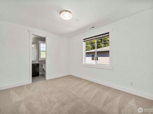 2005 105th Avenue NE, Bellevue WA 98004