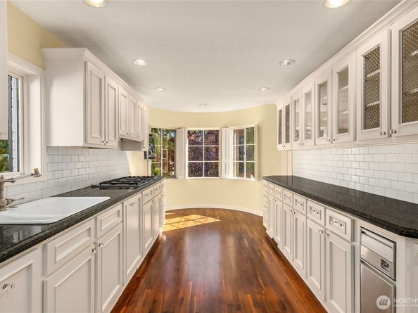 1960 Shenandoah Drive E, Seattle WA 98112