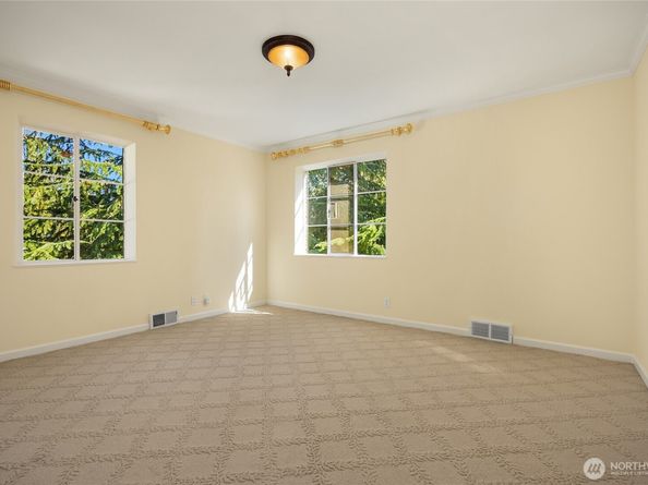 1960 Shenandoah Drive E, Seattle WA 98112