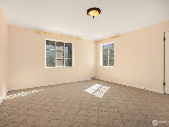 1960 Shenandoah Drive E, Seattle WA 98112