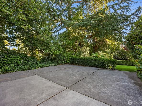 1960 Shenandoah Drive E, Seattle WA 98112