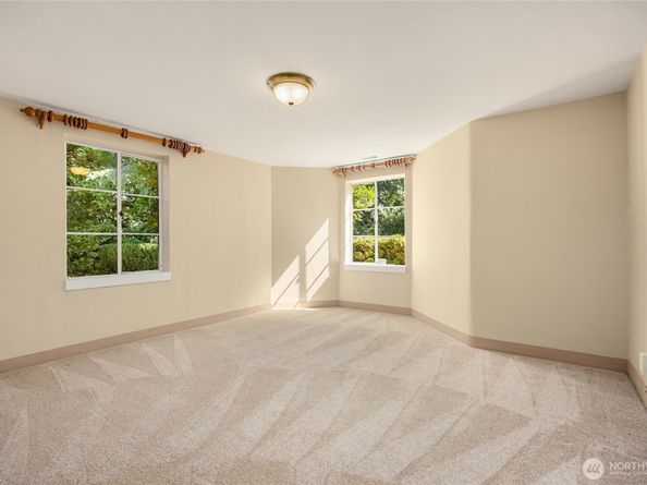 1960 Shenandoah Drive E, Seattle WA 98112