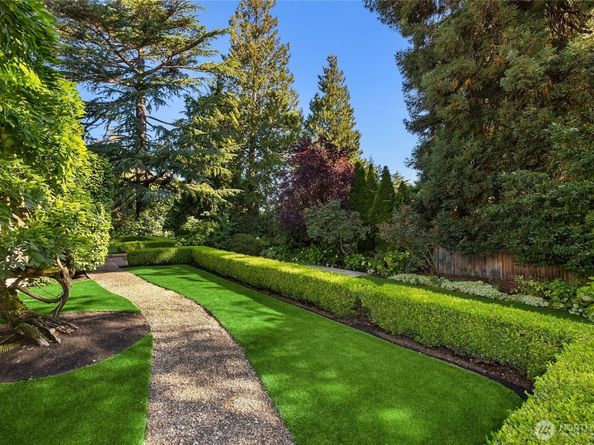 1960 Shenandoah Drive E, Seattle WA 98112