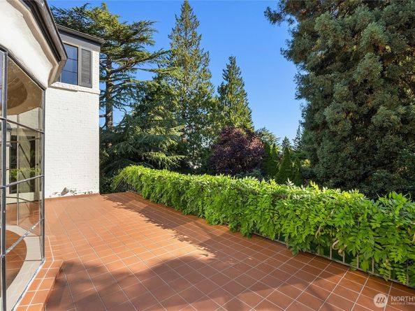 1960 Shenandoah Drive E, Seattle WA 98112