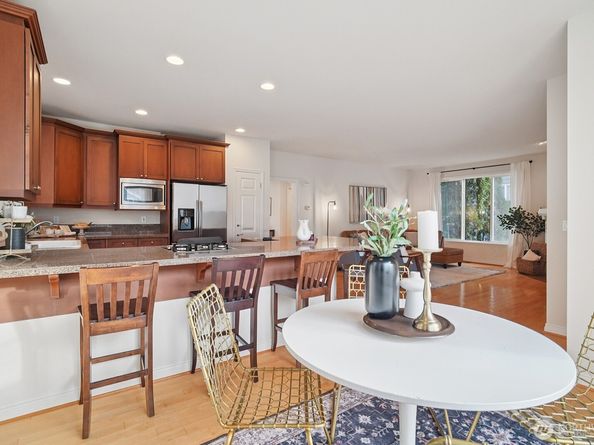 2038 30th Lane NE, Issaquah WA 98029