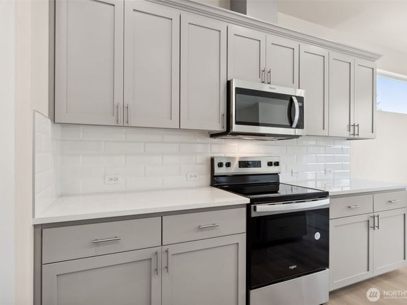 26910 30th Place S 39, Kent WA 98032
