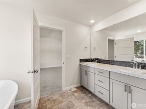 26910 30th Place S 39, Kent WA 98032