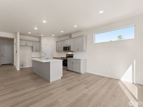 26910 30th Place S 39, Kent WA 98032
