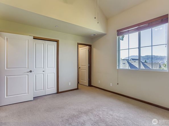 838 4th Avenue NE, Issaquah WA 98029
