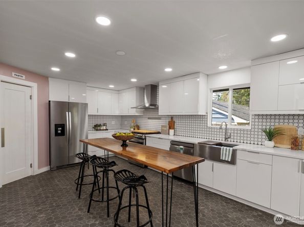212 Willow Street, Bremerton WA 98310