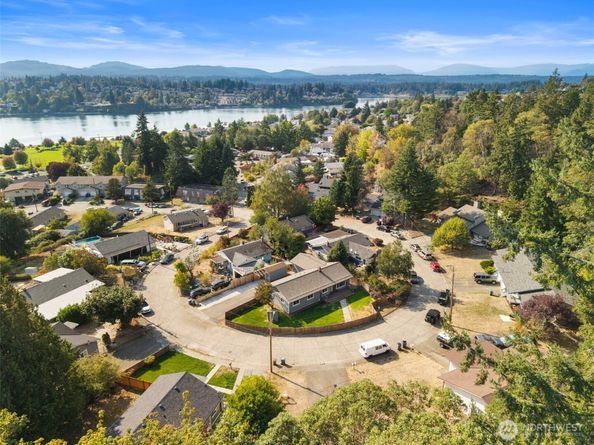 212 Willow Street, Bremerton WA 98310