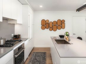 10232 NE 10th Street 308, Bellevue WA 98004