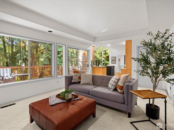 33349 12th Avenue SW, Federal Way WA 98023