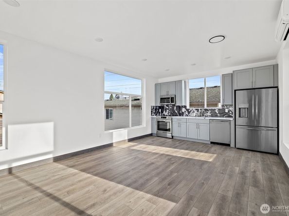 9751 57th Avenue S B, Seattle WA 98118