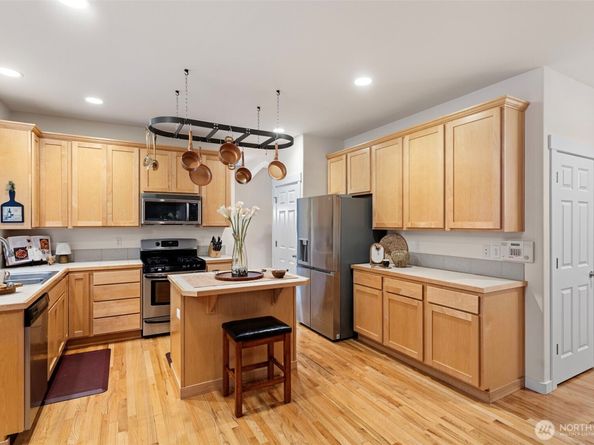 1233 160th Street SW, Lynnwood WA 98087