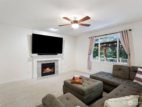 1233 160th Street SW, Lynnwood WA 98087