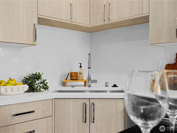 5517 A 9th Avenue NW, Seattle WA 98107