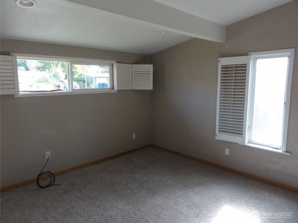 28821 18th Avenue S, Federal Way WA 98003