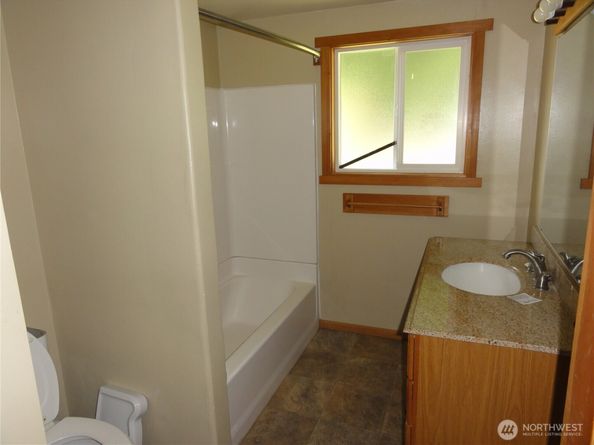 28821 18th Avenue S, Federal Way WA 98003