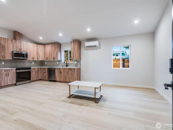 12531 25th Avenue NE Unit A, Seattle WA 98125