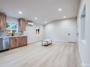 12531 25th Avenue NE Unit A, Seattle WA 98125