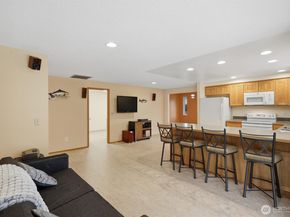 1808 Riverview Drive NE, Auburn WA 98002