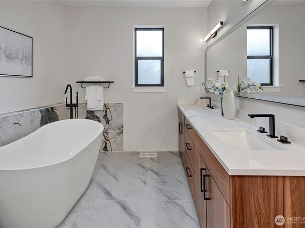 21403 39th Drive SE B, Bothell WA 98021