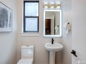 21403 39th Drive SE B, Bothell WA 98021