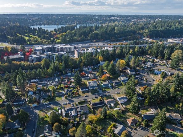 23901 59th Place W, Lake Forest Park WA 98043