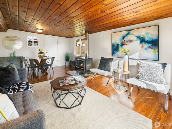 23901 59th Place W, Lake Forest Park WA 98043