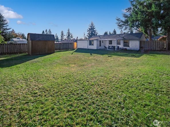 23901 59th Place W, Lake Forest Park WA 98043