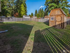 23901 59th Place W, Lake Forest Park WA 98043