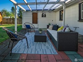 23901 59th Place W, Lake Forest Park WA 98043