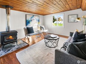 23901 59th Place W, Lake Forest Park WA 98043