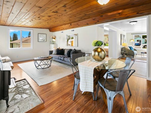 23901 59th Place W, Lake Forest Park WA 98043