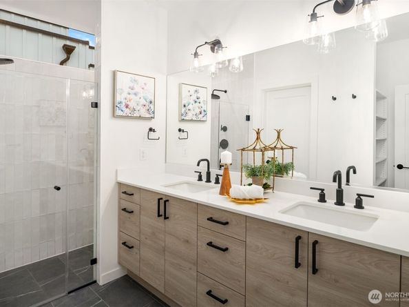 1013 C 6th Avenue N, Seattle WA 98109