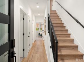 1013 C 6th Avenue N, Seattle WA 98109