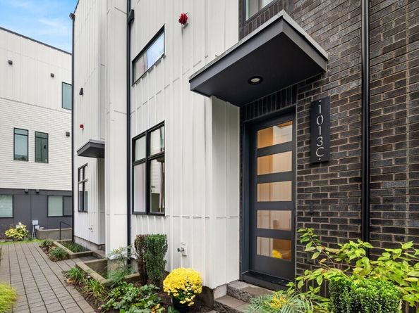 1013 C 6th Avenue N, Seattle WA 98109