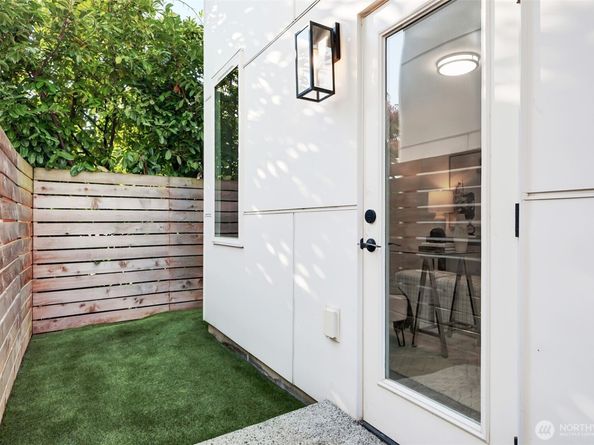 7721 Mary Avenue NW A, Seattle WA 98117